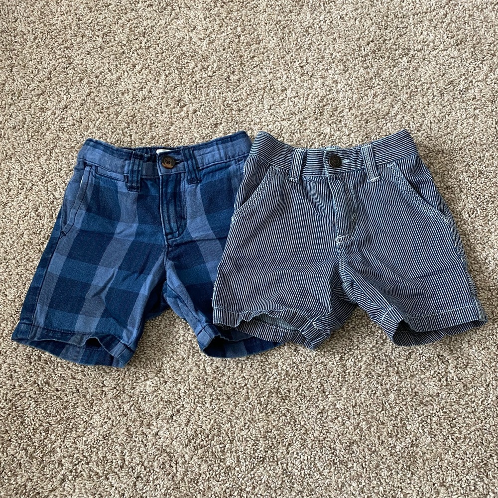 Old navy Bundle Set - 2 toddler boy Baby Boy Shorts 18-24 months